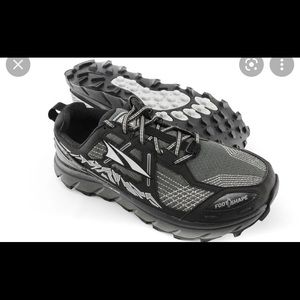 Altra Lone Peak 3.5 trail running shoes size 11.5